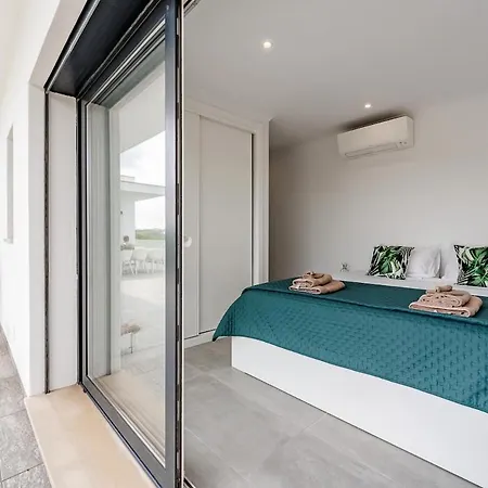 Adao Lobo Nyaraló Cadaval