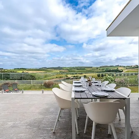 Nyaraló Adao Lobo *