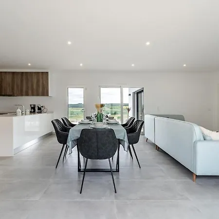 Adao Lobo Nyaraló Cadaval