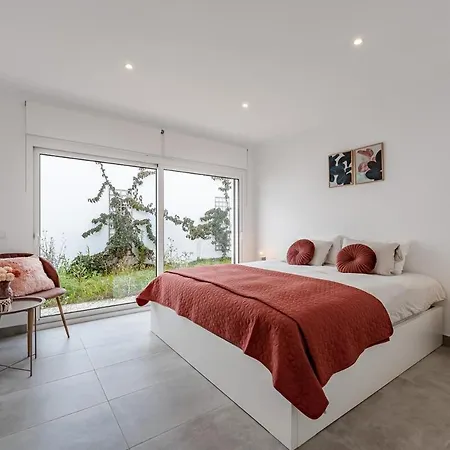 Nyaraló Adao Lobo *