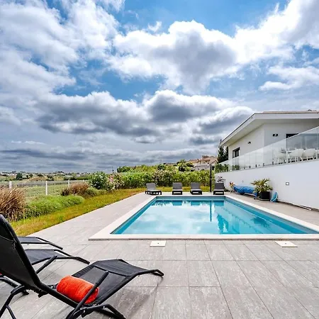 Nyaraló Adao Lobo *