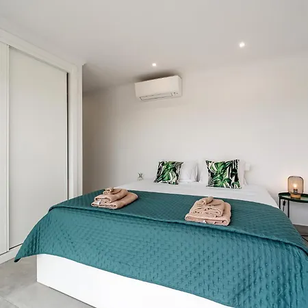 Adao Lobo Tatil Evi *