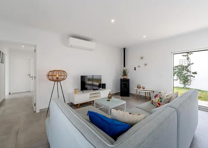 Adao Lobo Tatil Evi *