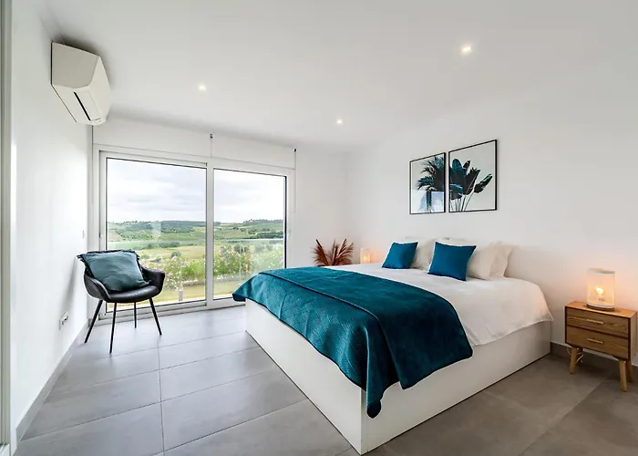 Adao Lobo *