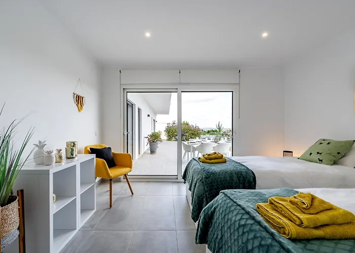 Adao Lobo Tatil Evi *